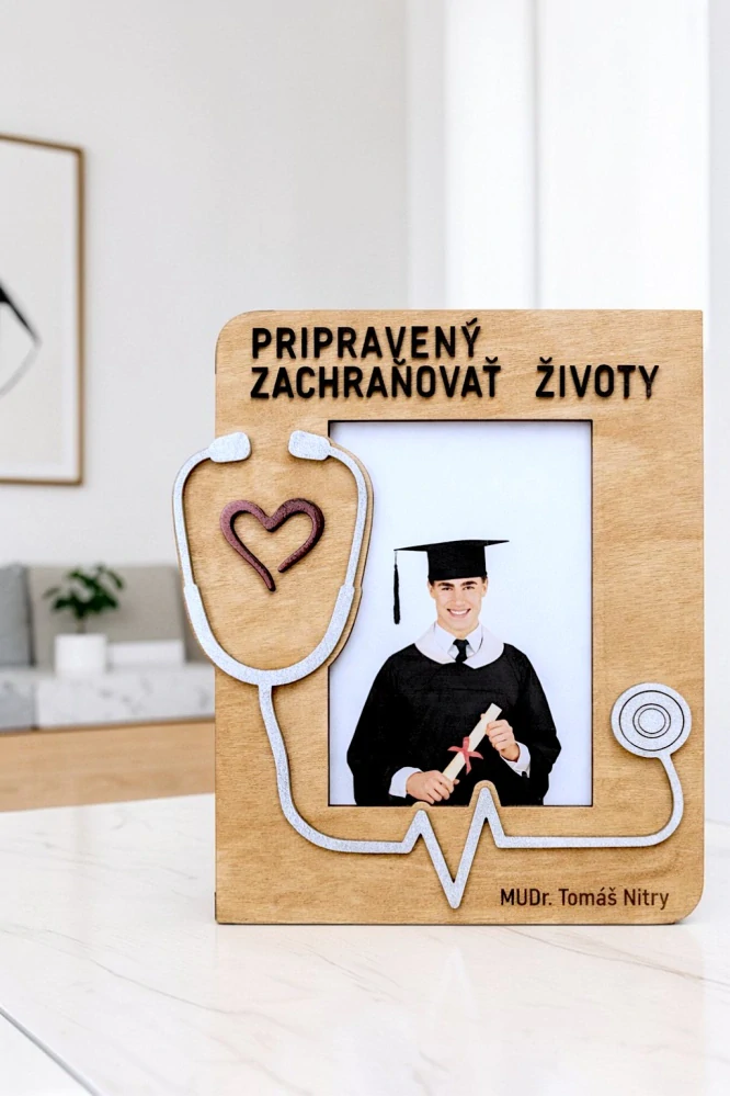 Drevený fotorámik pre absolventa medicíny 🎓